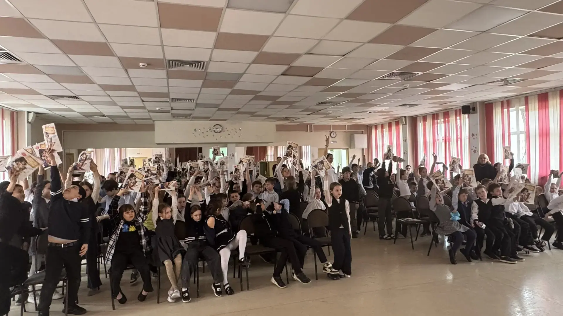 Знаем, чем угостить пушистого друга! 🐾  В нашей начальной школе прошёл необычный «Урок доброты и заб