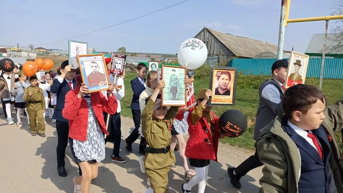 Олы Мәңгәр авылында «Үлемсез полк» йөреше һәм тантаналы митинг узды