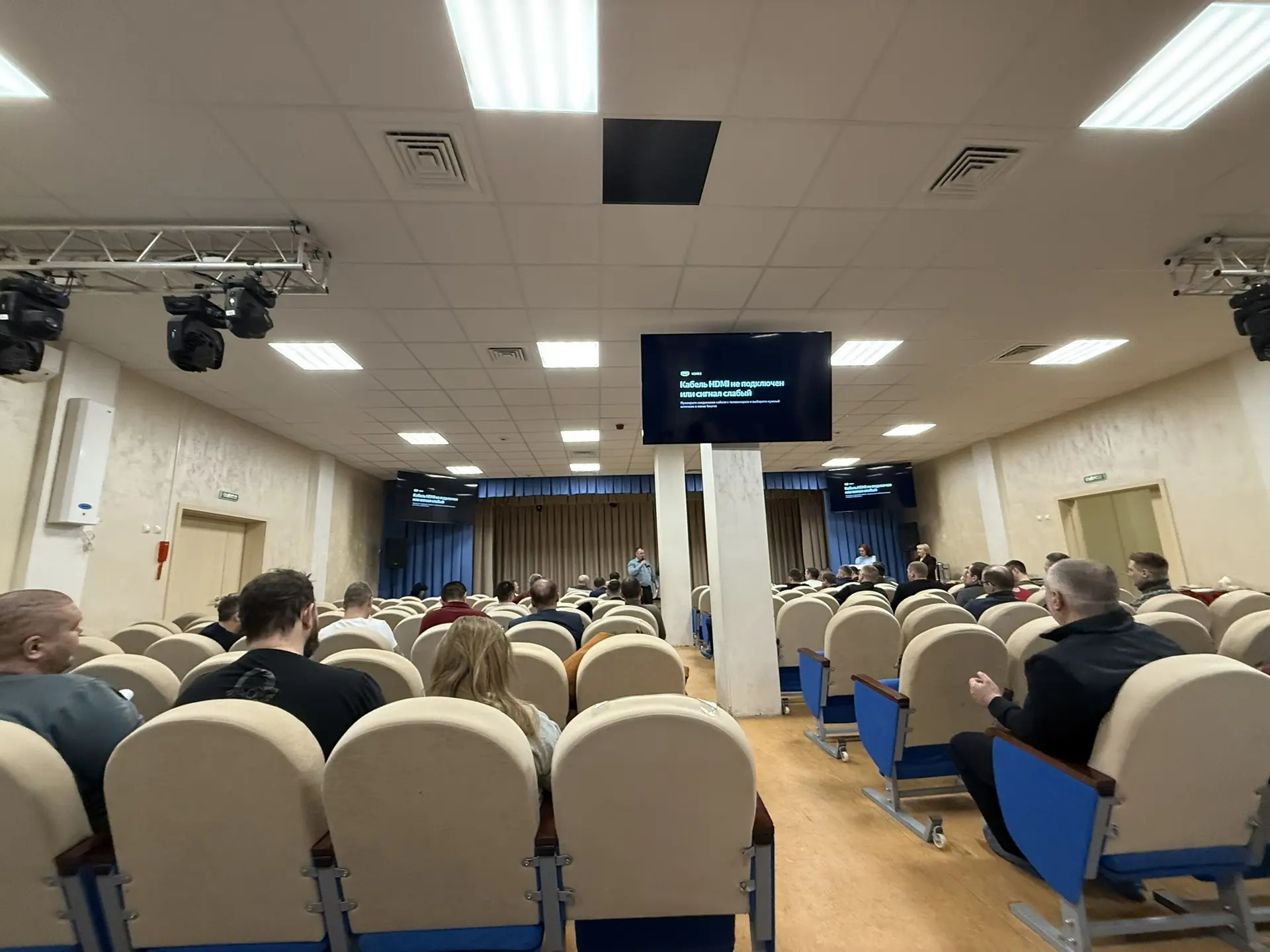 СОВЕТ ОТЦОВ   В минувший четверг в нашей школе состоялось важное событие, собрание активных и неравн