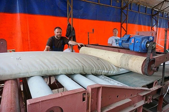🛠  Знакомим вас с методом бестраншейного ремонта подземных коммуникаций - методом санации.          