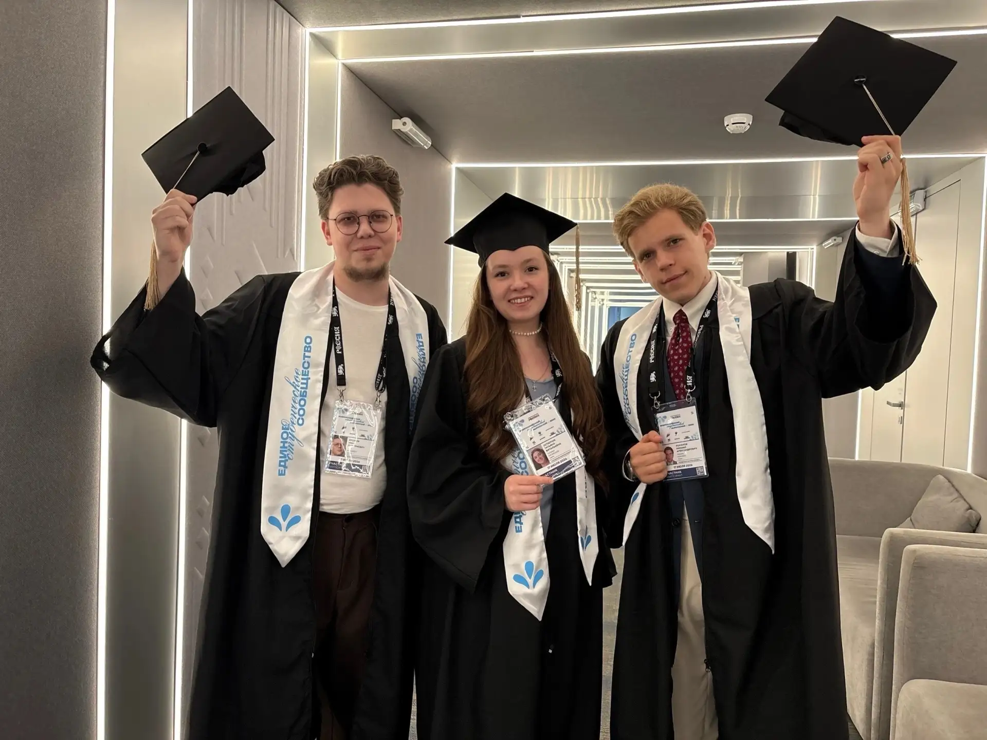 Команда ТюмГУ на Всероссийском студенческом выпускном 🎓

Событие объединило 500 лучших выпускников 