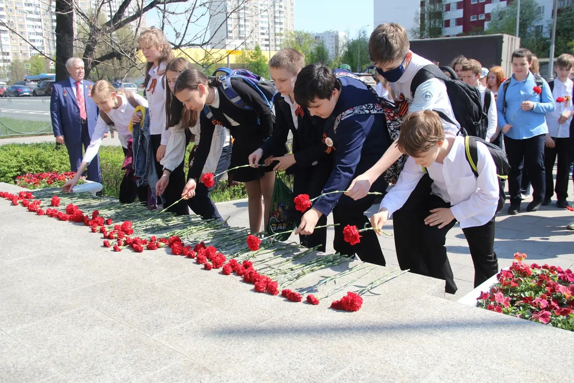 📌 Патриотическая акция «Красные гвоздики»  🕊️ В преддверии священного праздника Великой Победы наши 