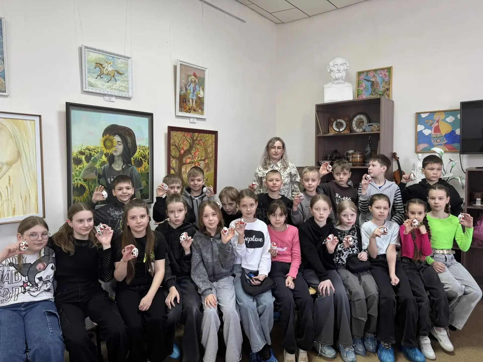 ✅30 марта в стенах детской художественной школы прошли мастер- классы на тему: "Роспись...