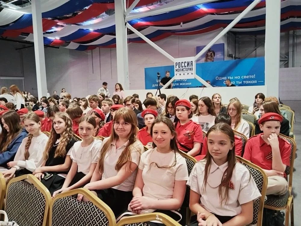 Не гаснет памяти свеча   7 мая ученики 5 класса посетили показ спектакля Регионального социального т