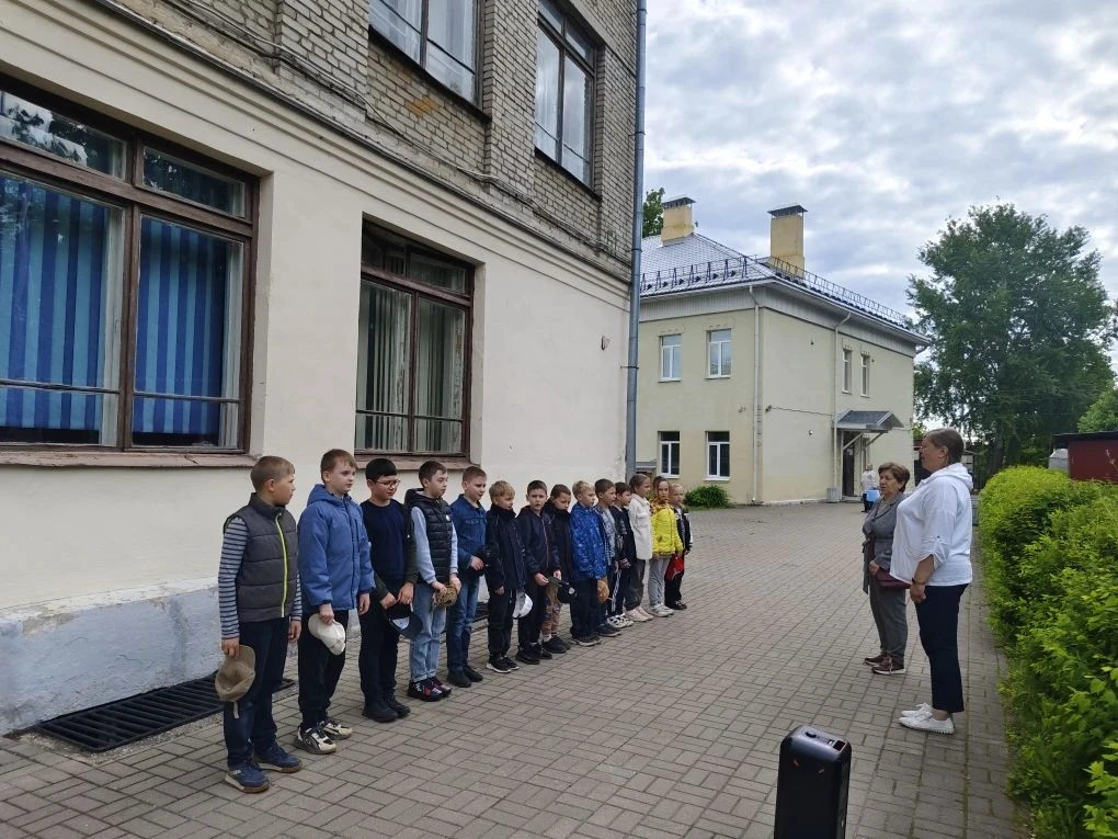 Сегодня, 1 июня, в Международный день защиты детей, на базе нашей школы состоялось  открытие летнего