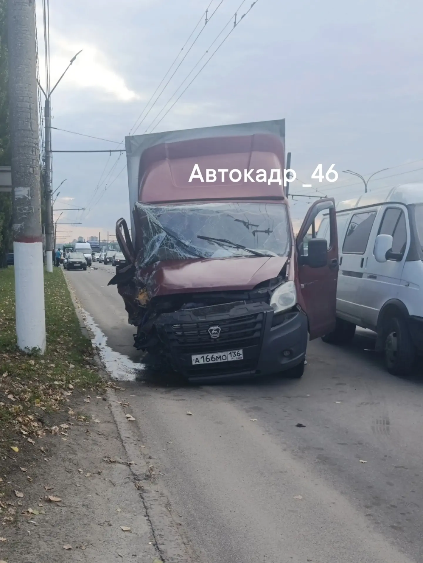 На Энгельса сегодня  ДТП не слабое, порядка 10 машин, пробка в сторону центра