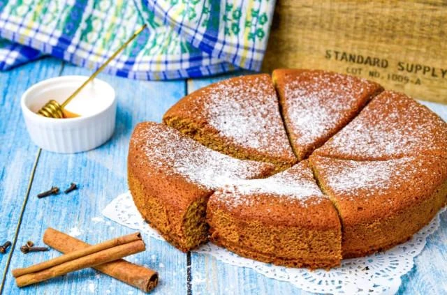 🍯 Медовая коврижка

Ингредиенты

• Пшеничная мука — 250 г
• Мёд — 150 г
• Сахар — 100 г
• Черный ча