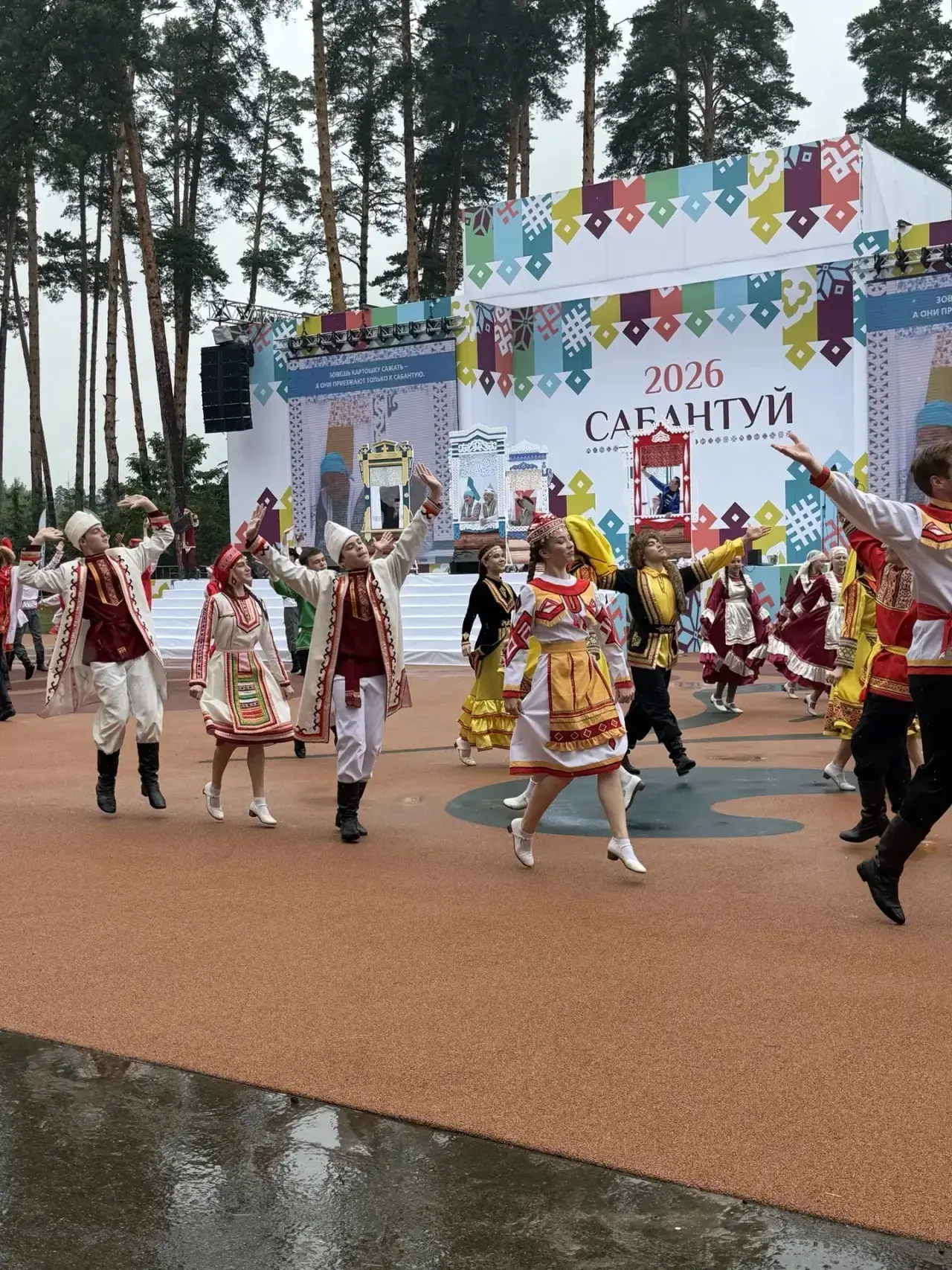 В прошлые выходные ученицы 3 «Б» класса стали участницами яркого и запоминающегося праздника — Сабан
