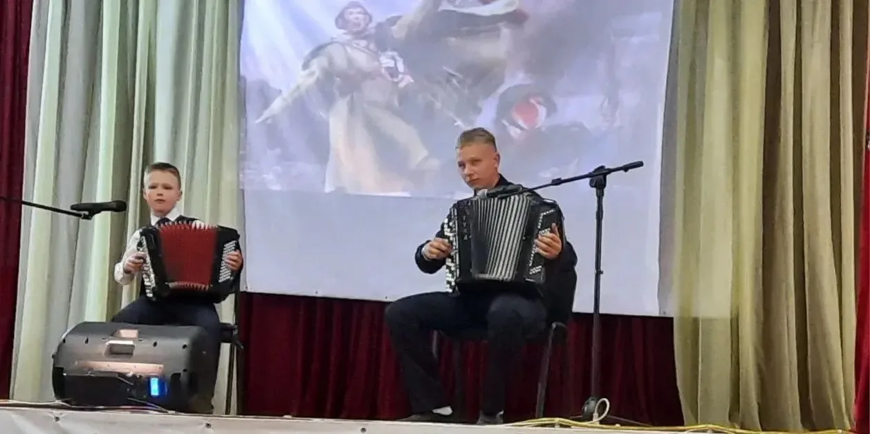 🇷🇺08 мая Обучающиеся нашей школы Матураева Ксения, Матураев Влад, Макарычев Тимофей и...
