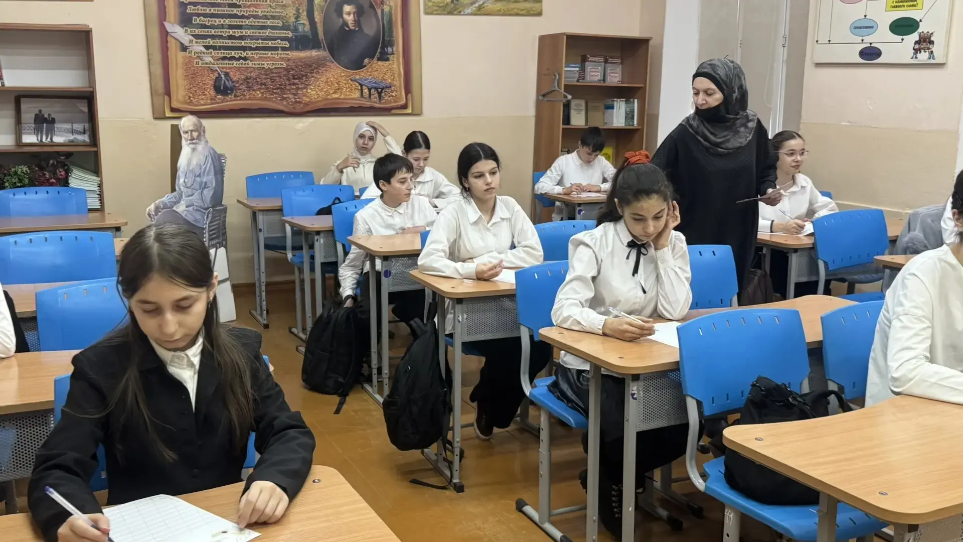 В рамках Недели русского языка и литературы состоялся традиционный конкурс каллиграфии «Пишу красиво