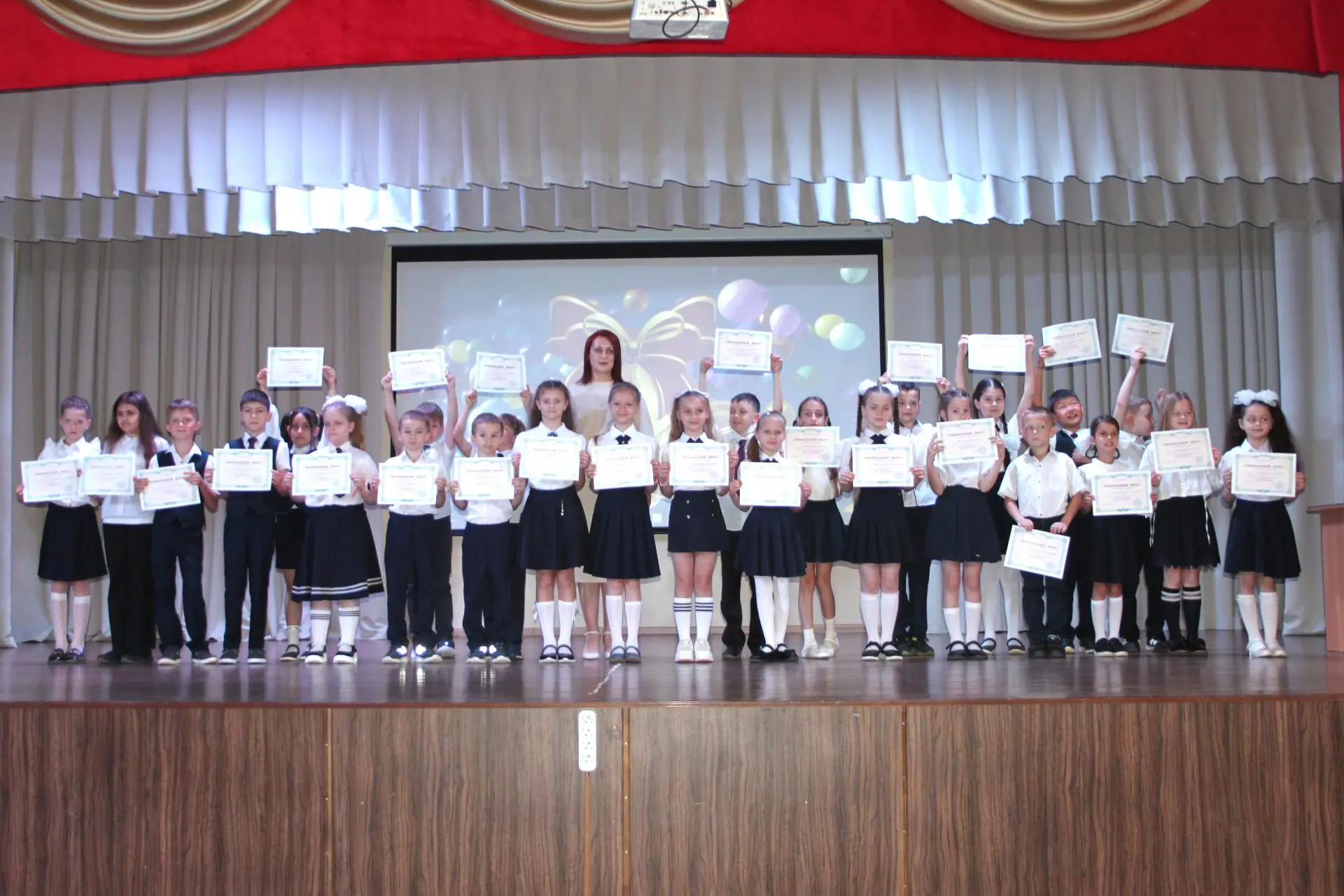 📸 ДЫШИМ В ОДИН РИТМ: В НАШЕЙ ШКОЛЕ ПРОШЛО БОЛЬШОЕ ТОРЖЕСТВЕННОЕ НАГРАЖДЕНИЕ!