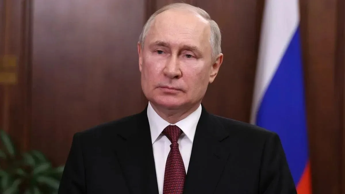 ⚡️Путин дал указание с полуночи сегодня в течение трех суток не наносить ударов по Киев...