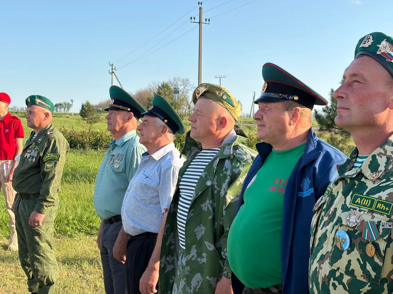 🇷🇺 27 мая в Новопавловском сельском поселении поздравили военнослужащих и ветеранов пограничной служ