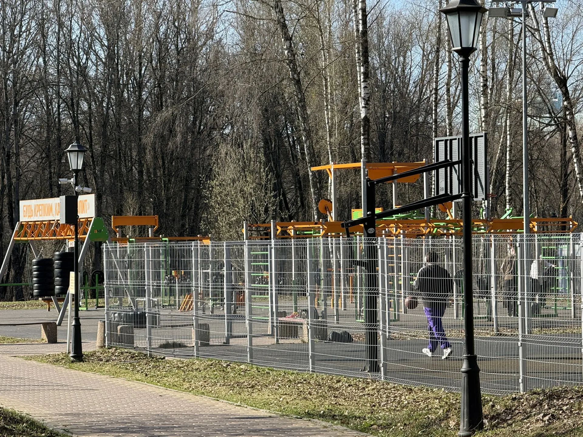 Парк «Соловьиная роща», к сожалению, совсем не готов к отдыху смолян и гостей города. Покраска сцены