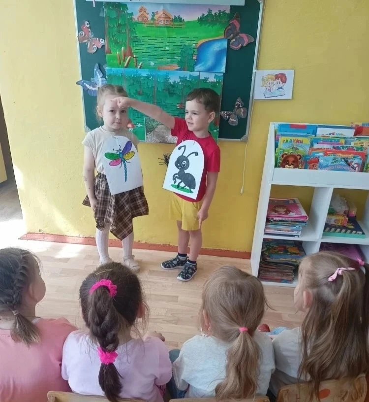 Сегодня в  средней группе  прошёл увлекательный день, посвящённый удивительным труженик...