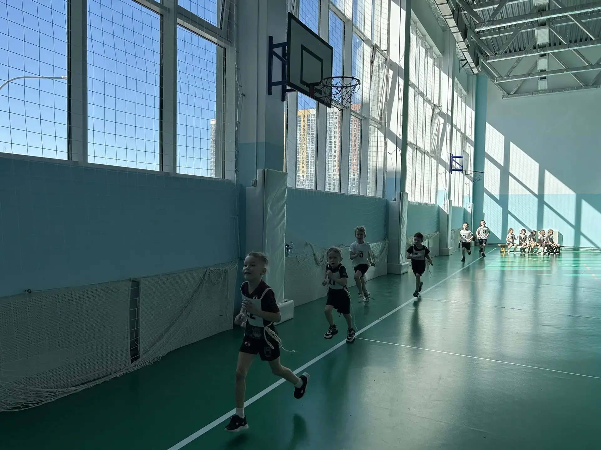 🏅 Спорт начинается с детства!   Наша школа превратилась в настоящий центр чемпионов. К нам в гости п