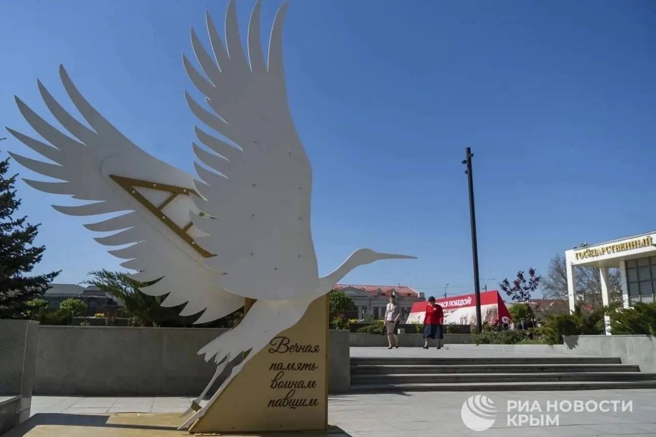 🇷🇺 Крымская столица готовится встретить День Победы  Улицы Симферополя оформили тематическими инстал