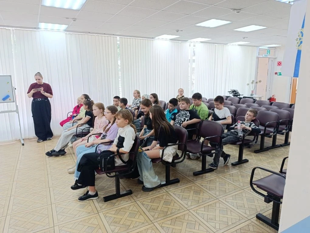 📚 3Д класс — в прошлое через знания!  Наши третьеклассники побывали в Медиацентре детской библиотеки