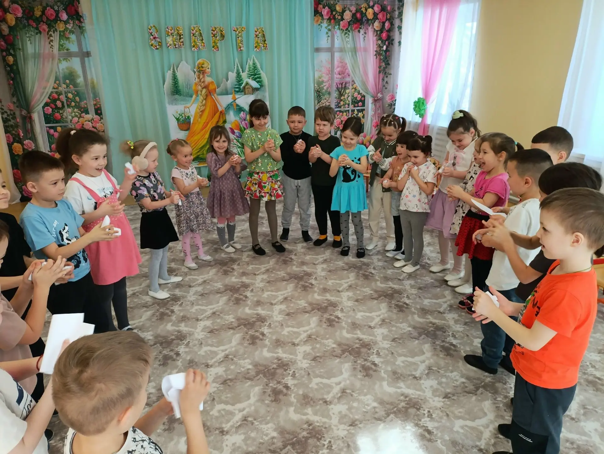 Сегодня в старшей группе "Почемучки" прошло занятие на тему "Грубые слова". Мы поговори...