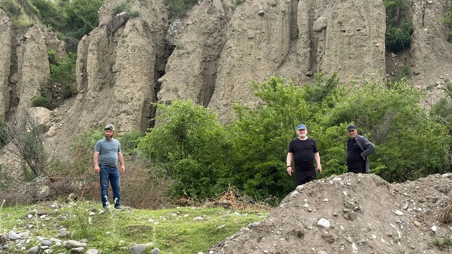 В Унцукульском районе к конным скачкам-подготовили площадку.