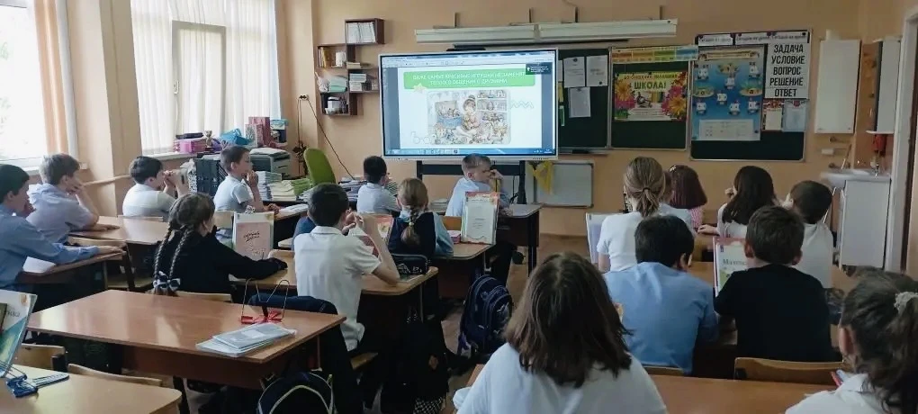 📚✨ Понедельник в нашей школе — это не просто начало недели, а время для важных разговоров и глубоких