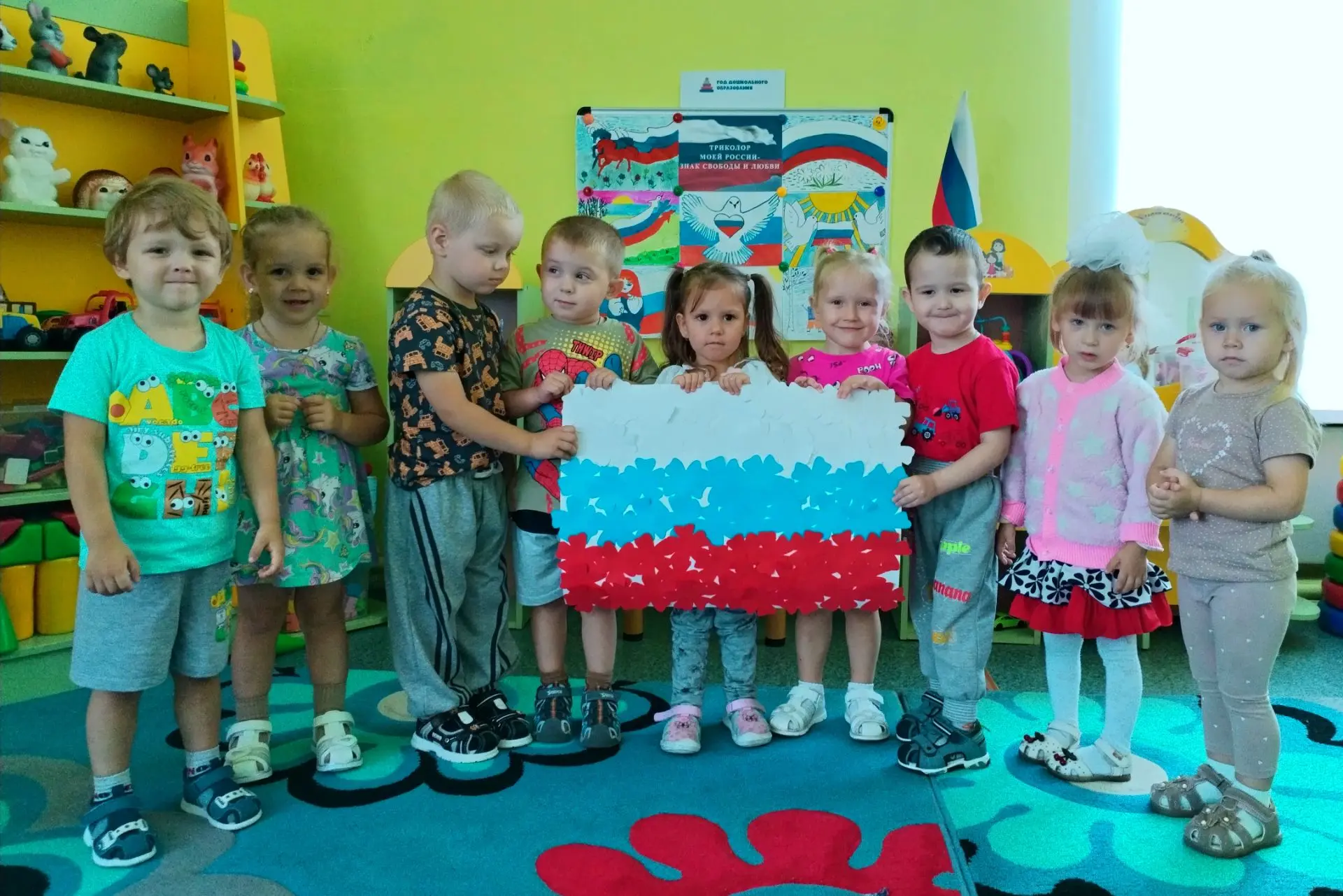 Маленькие ручки — к большому празднику! ❤️🤍🇷🇺