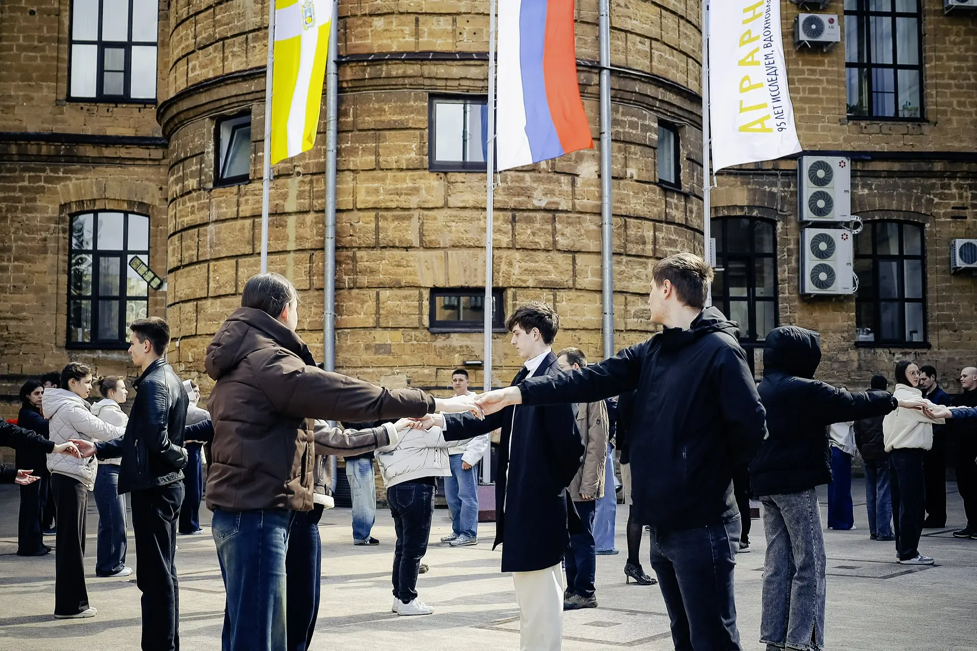 Вихри вальса сквозь года 🍃  9 мая в Ставрополе состоится ежегодная акция «Вальс Победы», посвящённая