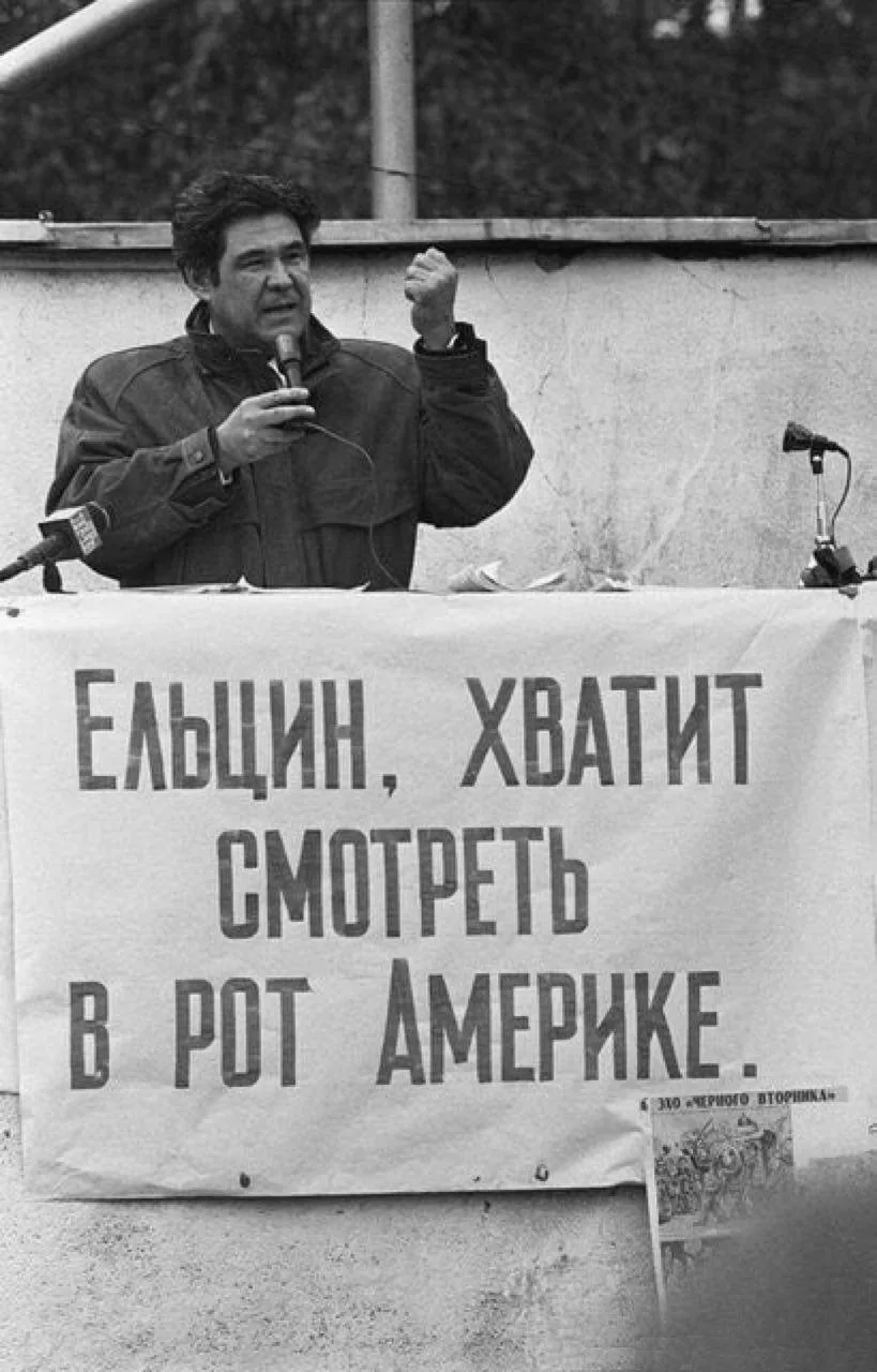 Митингующий губернатор Кемеровской области Аман Тулеев.