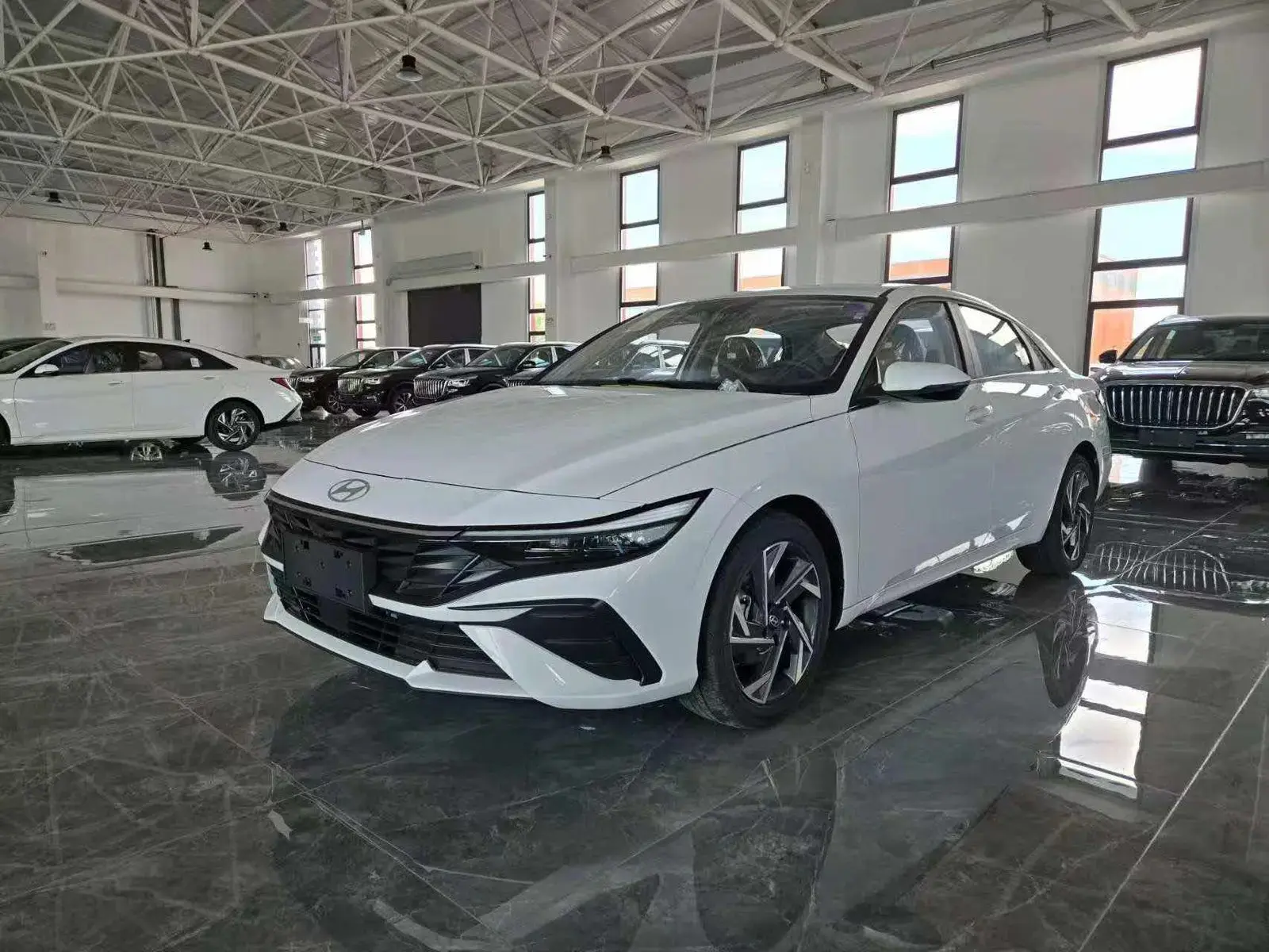 Забронировали автомобиль для нашего клиента из города Абакан 

✅ Hyundai Elantra , 1,5L CVT LUX Prem