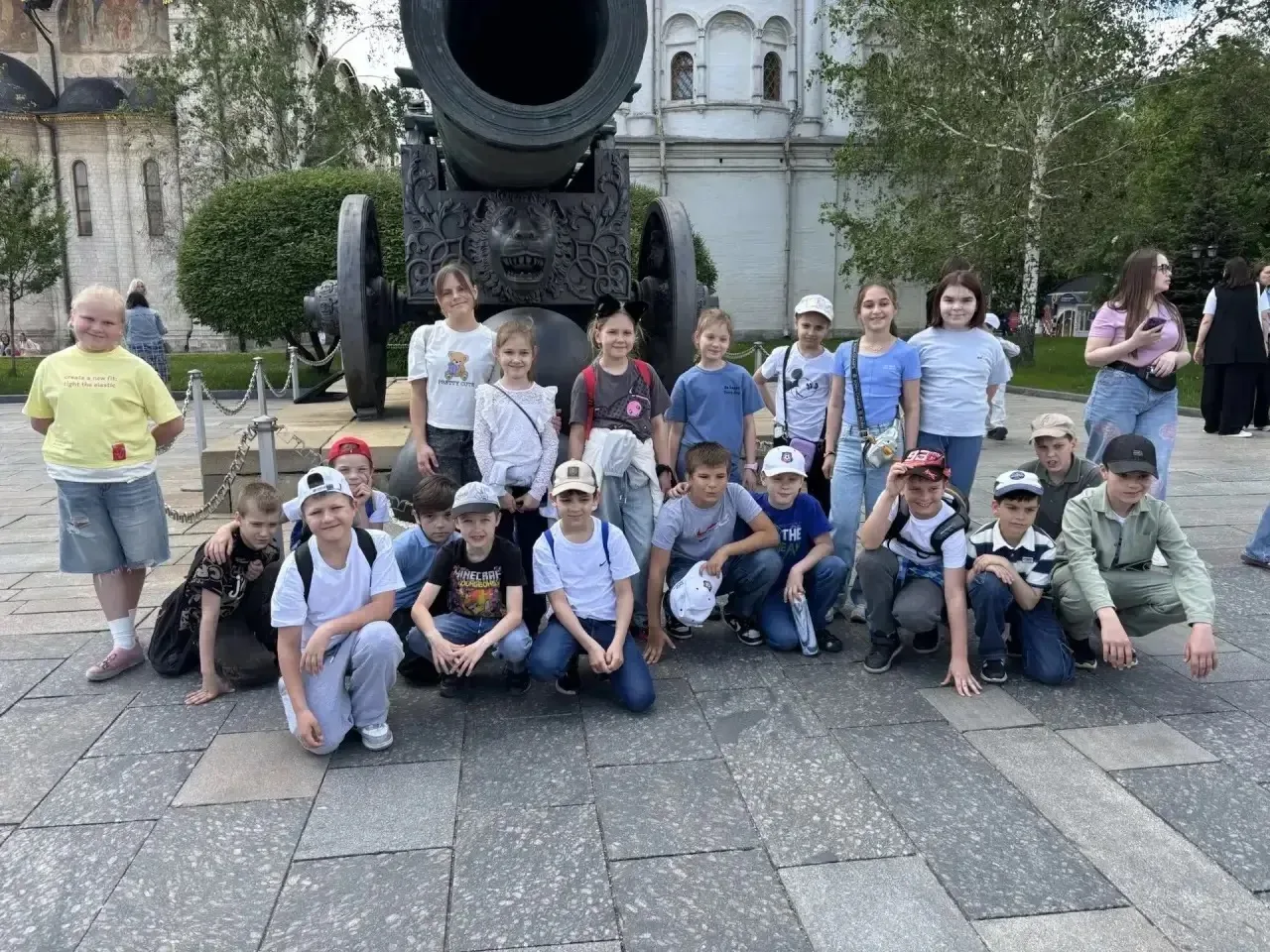 🌟 16 мая ученики 2а, 1б, 3а и 3б классов побывали на экскурсии в Московском Кремле.  Ребята прошли п