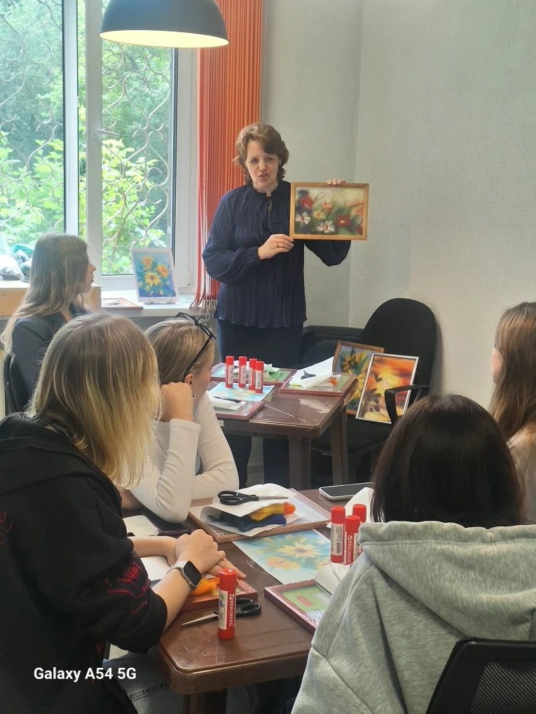 🌻 16 июня девочки группы 24АОП 👧👧 посетили мастер-класс по созданию картины методом шерстяной жив