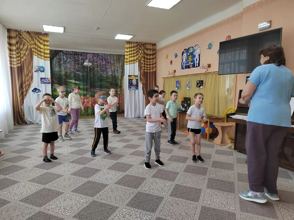 Дошколята МБОУ ОЦ "Аист" отмечают 65-летие полета в Космос Юрия Гагарина!