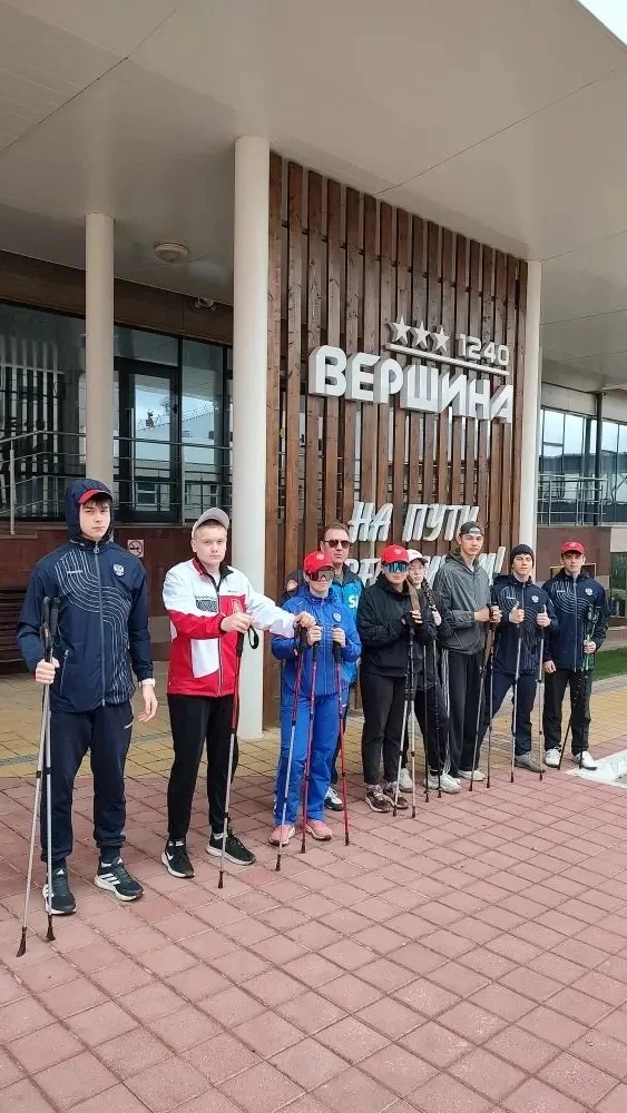 Молодежная сборная России по санному спорту - кросс-поход к вершине Большое седло (1409 м), Кисловод