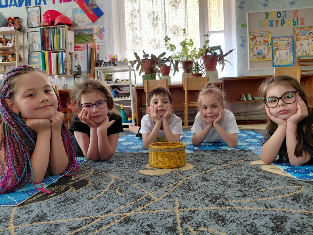 Наши «игрушки» снова в деле! 🧸⚽️ На этот раз у нас весёлая и очень полезная ЛФК с маленькими массаж