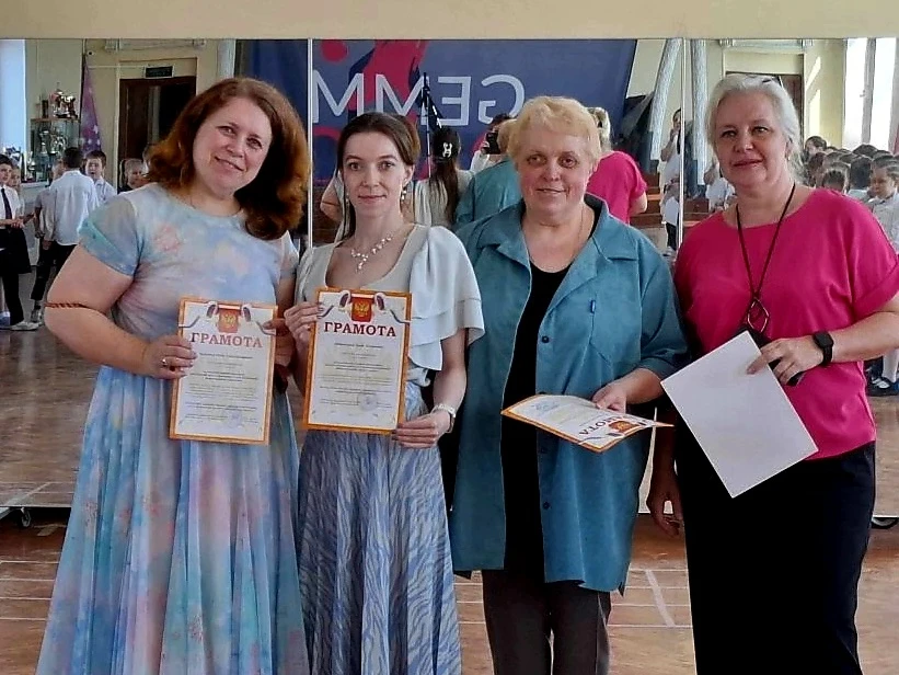 ТОРЖЕСТВЕННЫЕ ЛИНЕЙКИ В НАЧАЛЬНОЙ И СРЕДНЕЙ ШКОЛЕ  🌟 Вчера в здании на Павловской 8Ак1 прошли праздн
