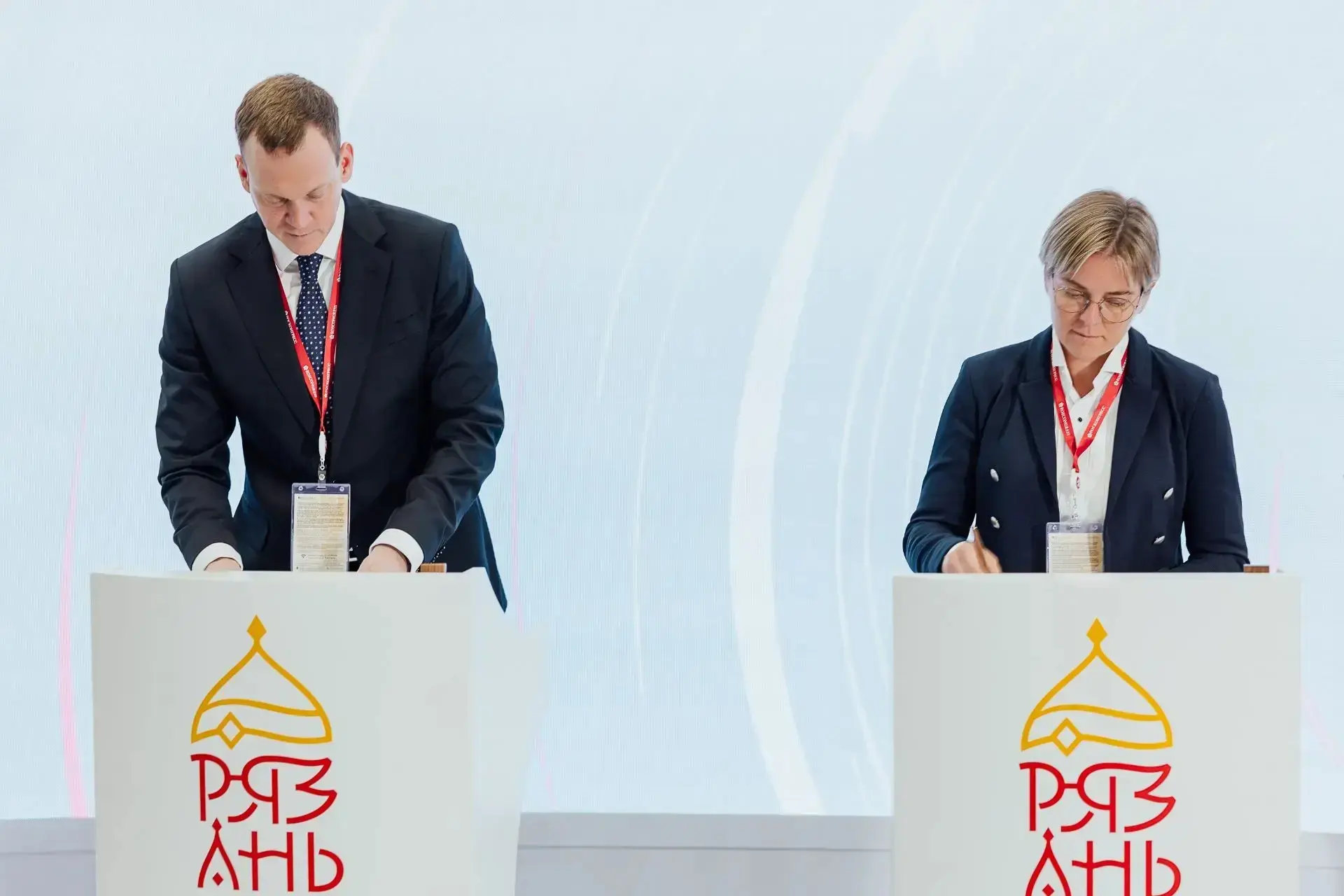 Подписал на ПМЭФ одиннадцать соглашений с инвесторами.