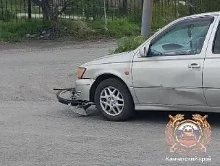 😱 Мать в магазин — ребёнок под колеса 

В Елизове ребенок на велосипеде выехал под колеса авто из-з