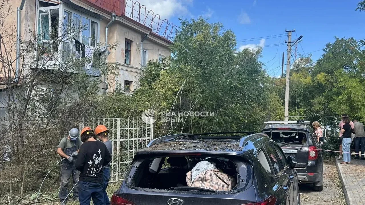 ❗️ Волонтеры помогают устранять последствия ночной атаки ВСУ на Севастополь.