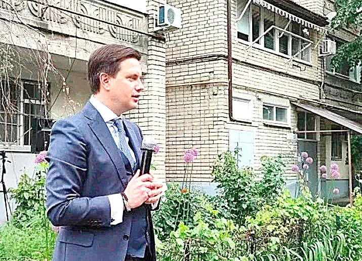 МЕМОРИАЛЬНУЮ ДОСКУ ЗАСЛУЖЕННОМУ ХУДОЖНИКУ РФ СЕРГЕЮ ДУДКО ОТКРЫЛИ В КРАСНОДАРЕ   В Краснодаре регион