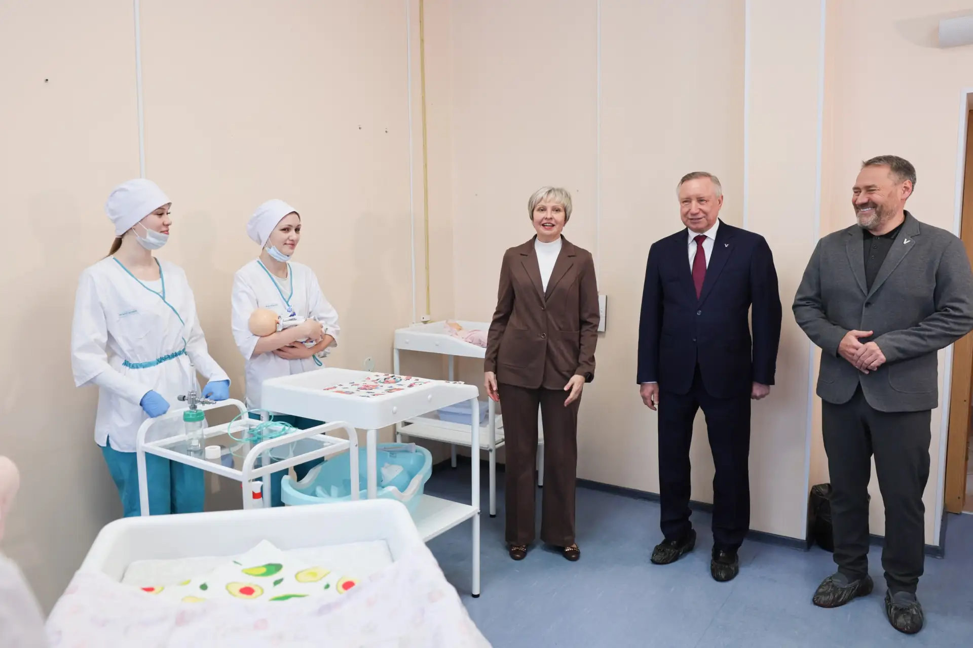 💉Развитие медицины невозможно без специалистов. Спикер петербургского парламента Александр Бельский