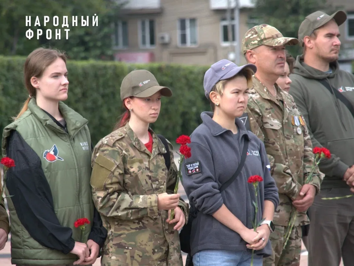 Иркутяне почтили память волонтёров "Молодёжки Народного фронта", которые погибли, спаса...