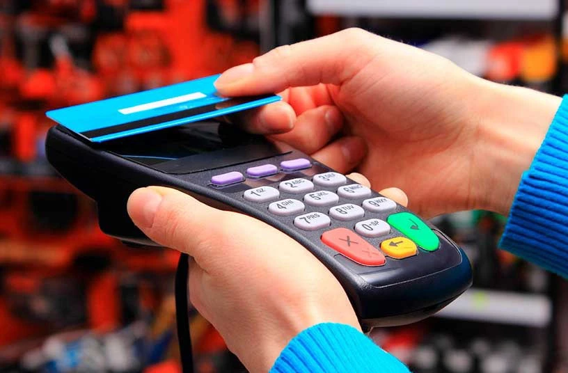 💳 Доля безналичных платежей в России снизилась впервые после нескольких лет непрерывно...