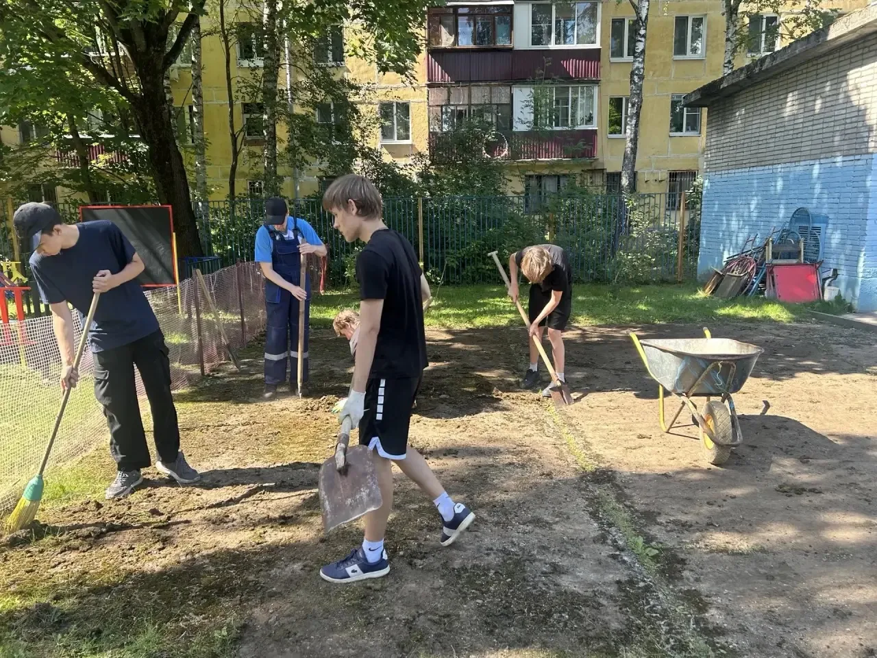 ☀️ Летние работы на территории дошкольного отделения «Золотая рыбка»