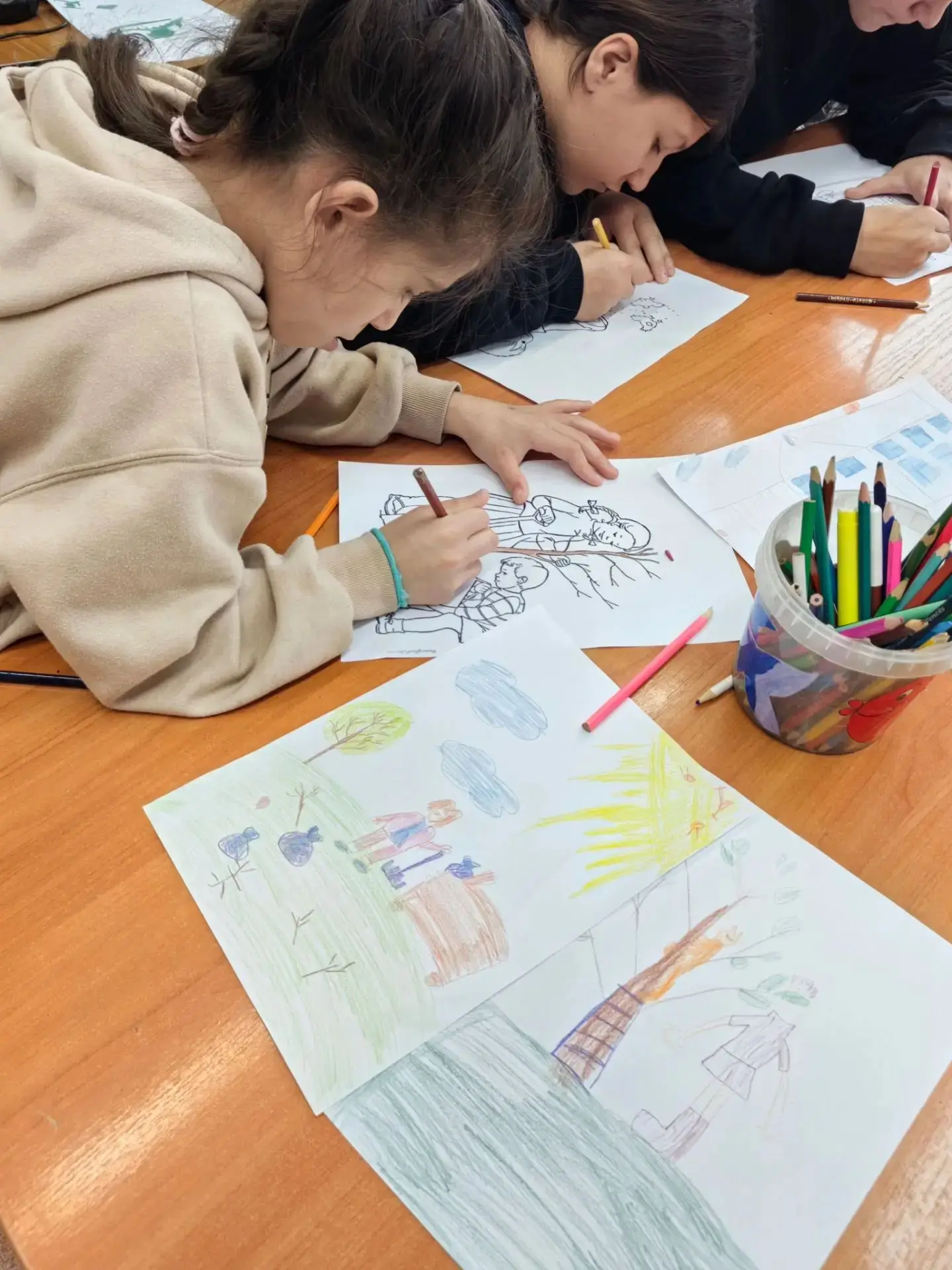 ✏️ Урок доброты в 1 отряде: Сердца, полные тепла и сострадания! ❤️🎨

В 1 отряде состоялось  творчес
