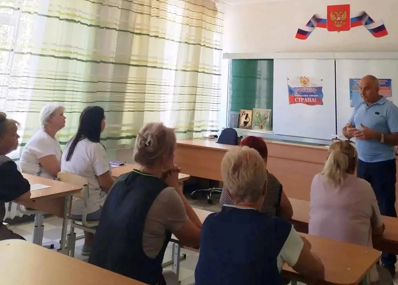 В Калининском районе Горловки состоялись встречи лидеров общественного мнения с трудовы...
