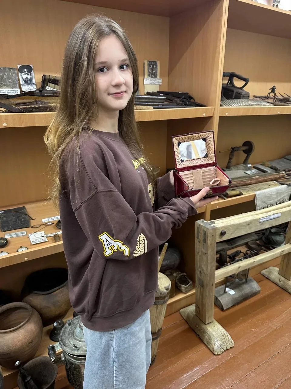 Ученица 7Е класса Арина Кокунина стала победителем олимпиады «Не прервётся связь поколений — 2026». 