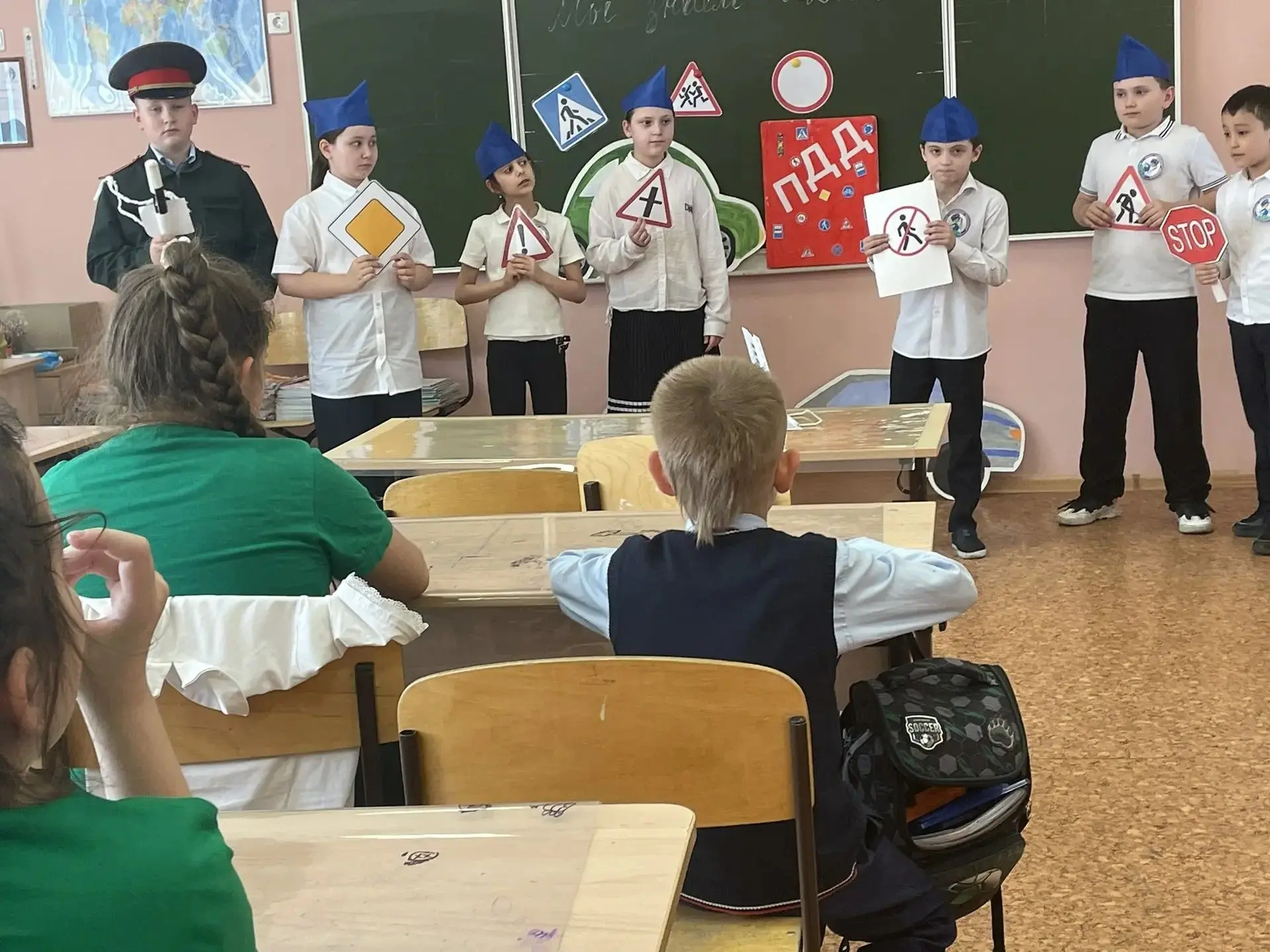 Завершился учебный год: ЮИД «Светофор» провёл конкурс знатоков ПДД. В конце учебного года отряд юных