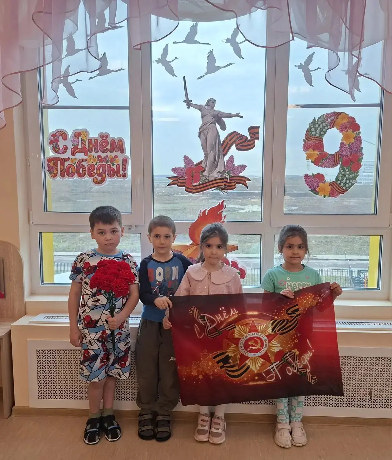 ⭐️🌟Акция «Окна Победы».⭐🌟  Воспитанники дошкольного отделения "Чебурашка" с энтузиазмом приняли учас