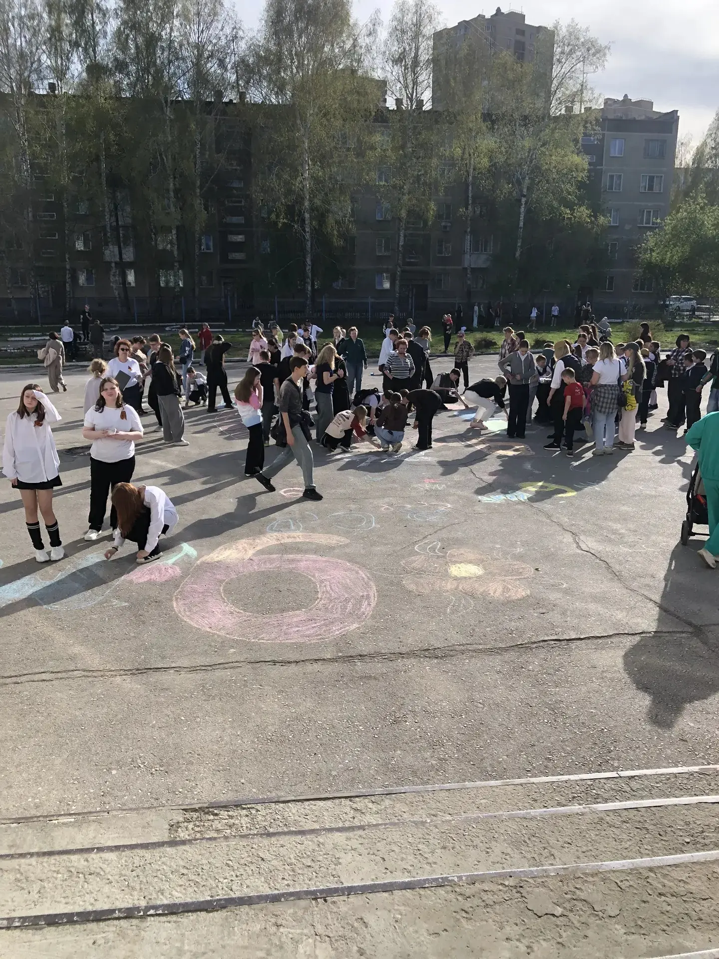 🕊️ В школе № 192 Новосибирска зажглись огни  памяти… В нашей школе прошла  трогательная акция «Свеча