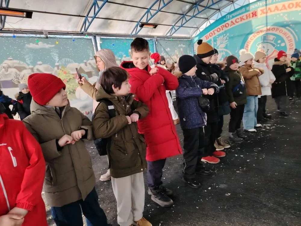 🍦 Сладкий праздник: ученики нашей школы посетили фабрику мороженого в День защитника Отечества! 23 ф